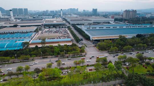 广西柳州通用五菱主机厂内部批量停放车辆视频素材模板下载