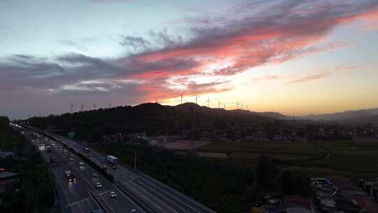 高速公路晚霞