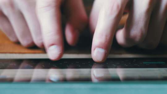 手指触摸虚拟键形成触摸屏平板设备的数字键视频素材模板下载