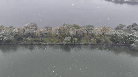 航拍西湖大雪