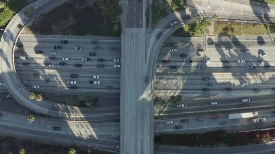 洛杉矶高速公路上的交叉口和桥梁