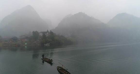 神秘湘西首八峒村小船划过酉水河