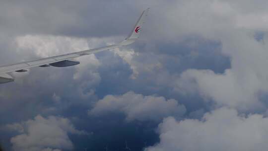 东方航空飞机窗外的云海风光视频素材模板下载