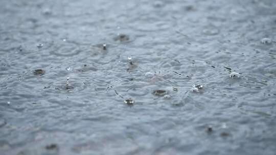 乌云密布狂风暴雨雨滴下雨天雨水强对流天气