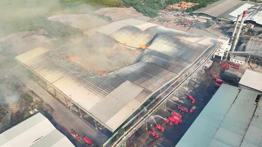 大型工业设施的大规模消防工作。