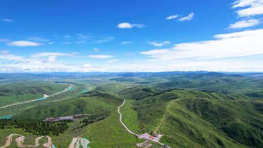 4K春天绿色生机盎然的草原航拍视频