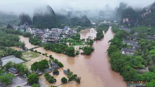 桂林阳朔暴雨漓江遇龙河河水暴涨