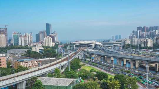 雾霾天空下的珠海拱北高铁列车