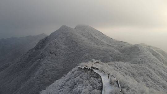 航拍 冬季雪天的箭扣长城