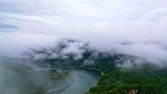 夏季航拍山区森林云海河流