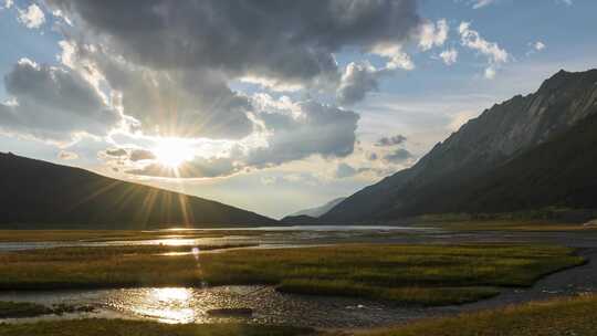 山中湖边阳光明媚的早晨延时