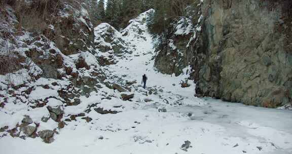 徒步旅行，雪，哈萨克斯坦，山