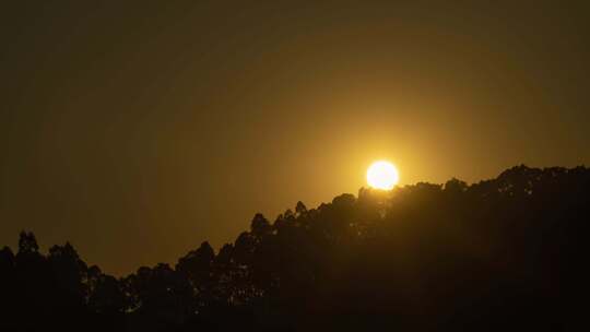 太阳在山头落下延时特写镜头