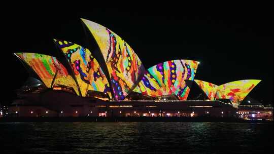 悉尼歌剧院夜晚城市灯光延时拍摄