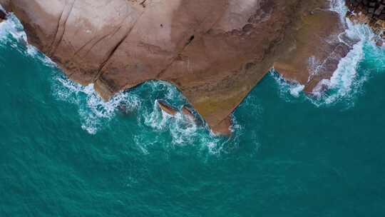 蓝色海水的俯视图