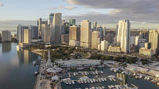 迈阿密市中心上空的空中超摄像