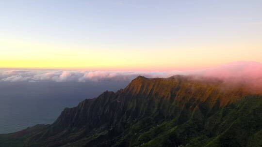 日落时分的悬崖美景