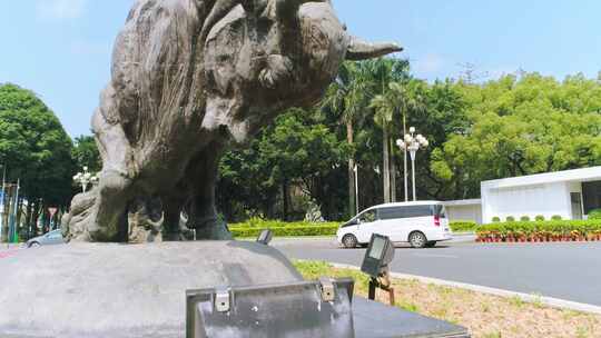 航拍深圳市委大门 孺子牛雕像 拓荒牛