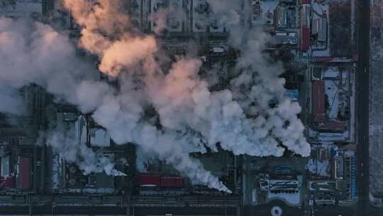 石油化工厂冬季烟雾排放大气壮观航拍视频素材模板下载