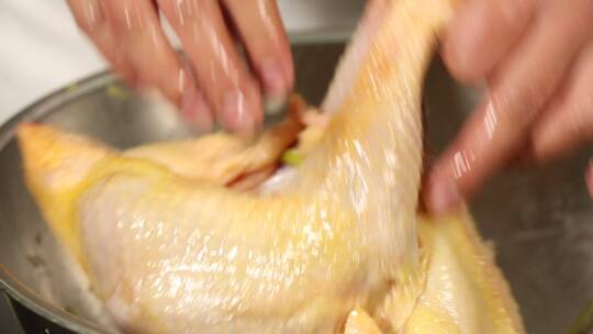 清洗鸡肉腌制鸡肉