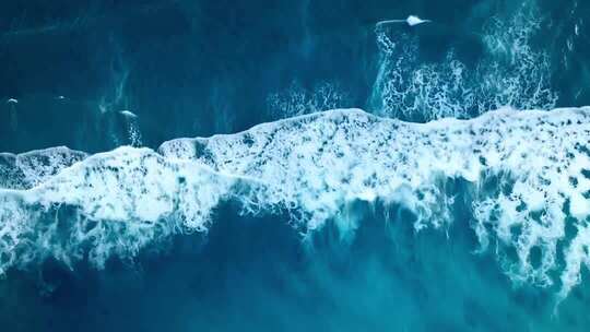 俯拍海面海浪景象