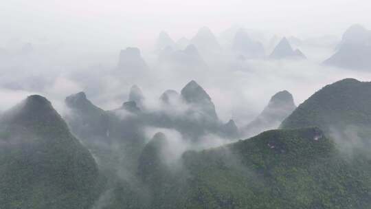 航拍广西桂林烟雨漓江水墨画