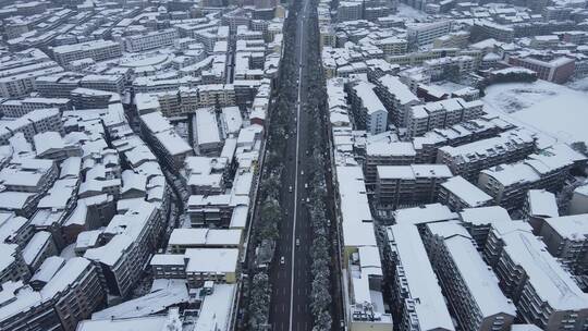 航拍城市雪景交通