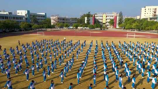 航拍学生课间活动 体操 跑步活动视频素材模板下载