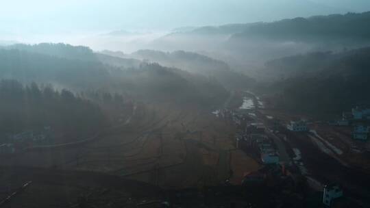 浓雾梯田视频日出万亩梯田风光拍