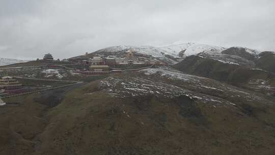 航拍川西甘孜州色达县金马草原雪山东嘎寺