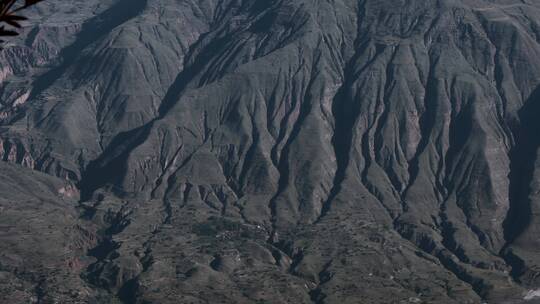 灰色金沙江峡谷视频江边沟壑纵横高山