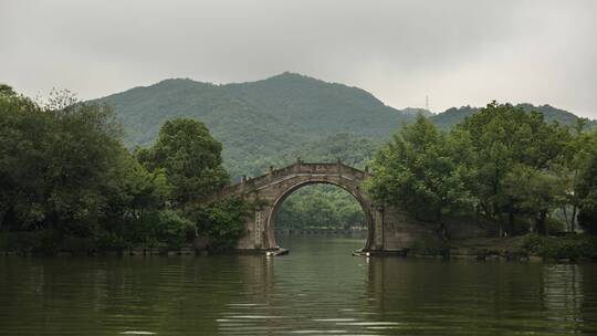 杭州萧山湘湖里的拱桥