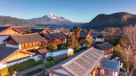 丽江古城与雪山全景