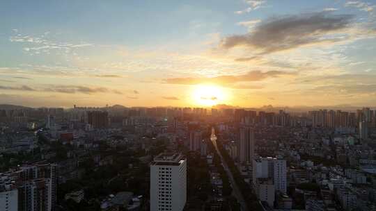 城市第一缕阳光洒在城市大道广西玉林航拍