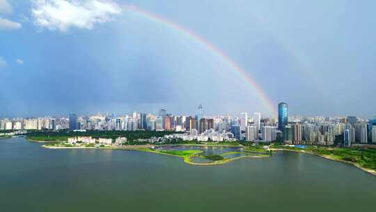 海南海口雨过天晴，航拍城市上空双彩虹视频素材模板下载
