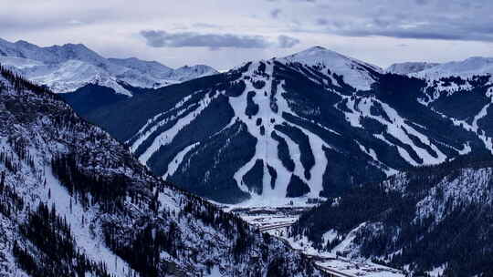 滑雪道遥远的i70铜山莱德维尔科罗拉多冬