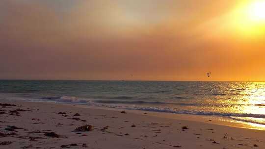 海边沙滩夕阳