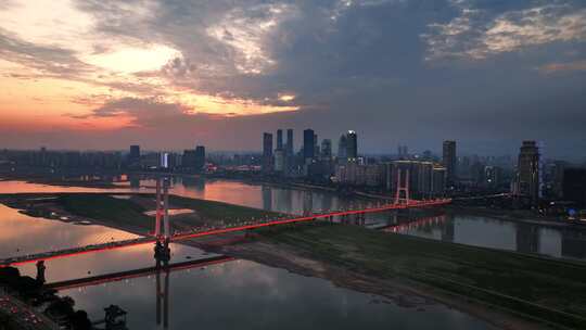 南昌八一大桥灯光亮起航拍夜景视频素材模板下载