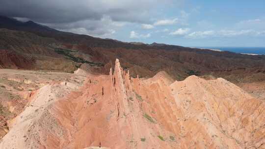 吉尔吉斯斯坦斯卡斯卡童话峡谷独特的岩层，