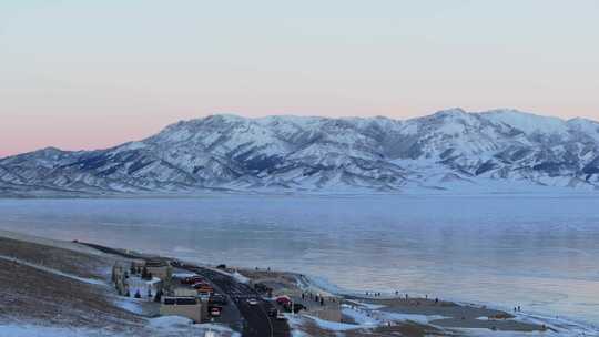 航拍冬季新疆赛里木湖雪山冰湖蓝冰日照金山