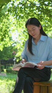 中国女性女人户外公园读书学习知识