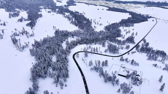 航拍新疆雪山风光