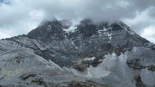 四川甘孜稻城亚丁雪山地质地貌近景镜头