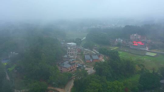 航拍下雨乡村风景