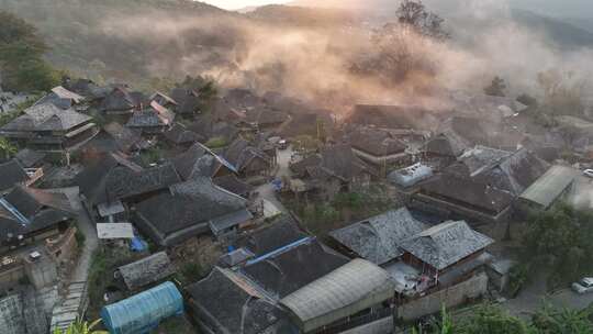 鸟瞰普洱景迈山翁基古寨民居清晨视频素材模板下载