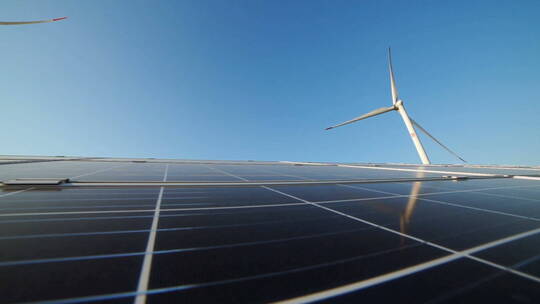 风力涡轮机和太阳能电池板视频素材模板下载