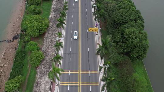 航拍沿江道路