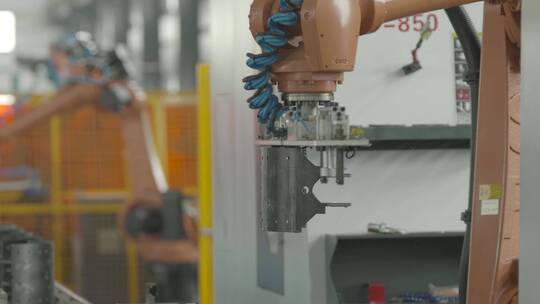 自动机器人生产线加工冲压数控机床自动焊接视频素材模板下载