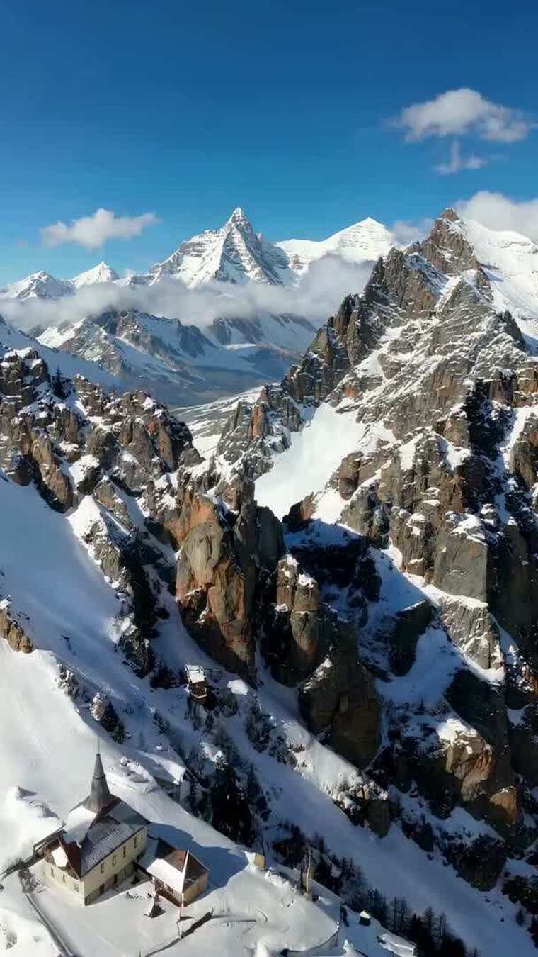 雪山自然风光全景