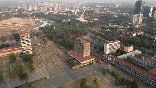 无人机拍摄的墨西哥大学城校园。